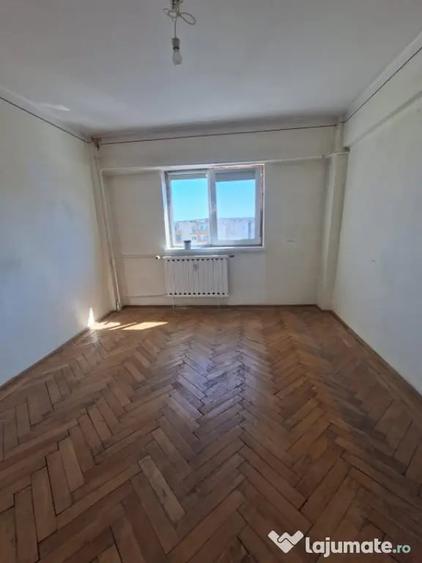 Apartament cu 4 camere decomandat în Lăpuș Argeș