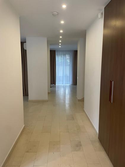 Duplex cu 8 camere cu Canalizare în Iancu Nicolae