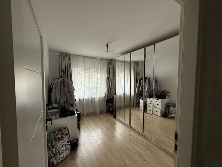 Apartament cu 3 camere decomandat în Mărăști