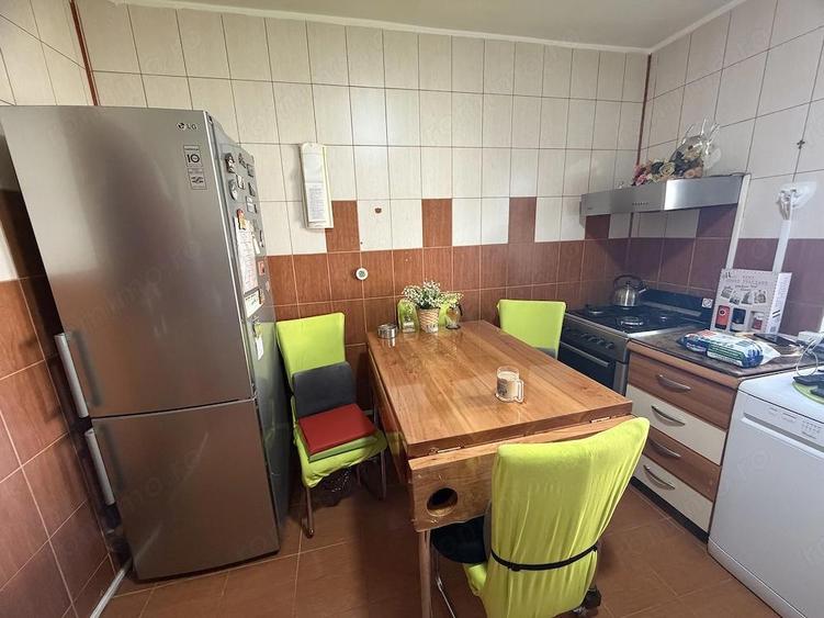 Apartament cu 3 camere decomandat în Central