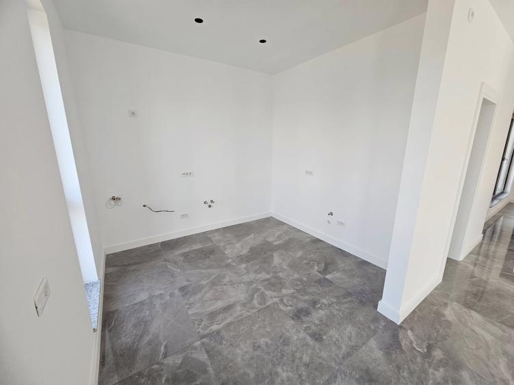 Casă cu 4 camere cu Canalizare în Tunari
