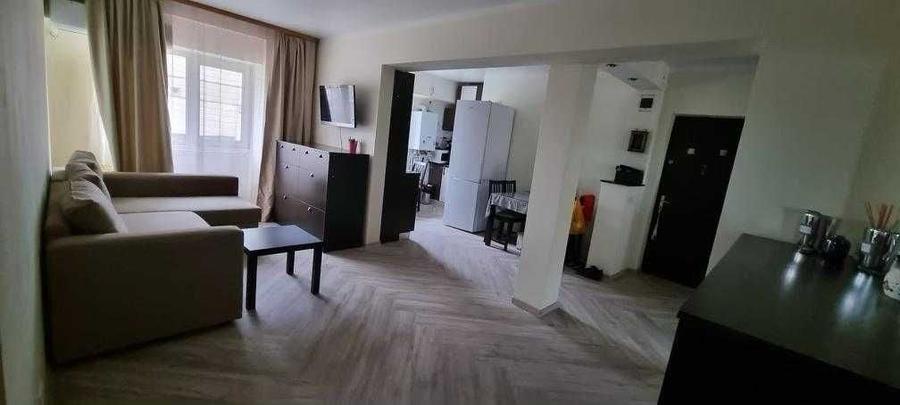 Apartament cu 4 camere decomandat, mobilat în Nicolina