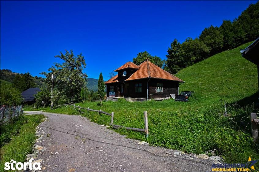 Casă cu 2 camere decomandat cu Teren 4300 Mp în Bran