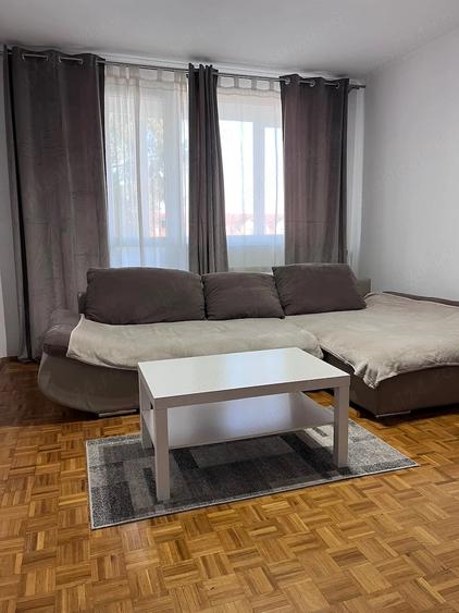 Apartament cu 3 camere semidecomandat în Cantemir