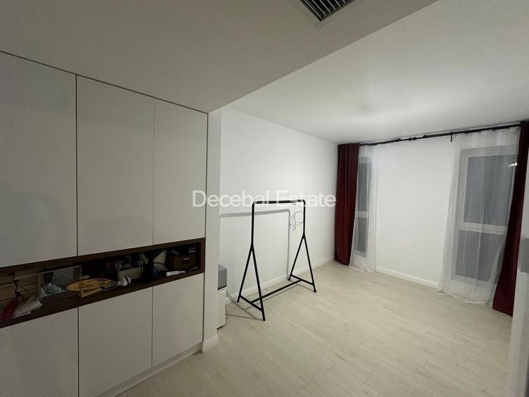 Apartament cu 3 camere semidecomandat, mobilat în Nord