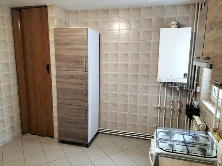Apartament cu 3 camere semidecomandat în Barbu Văcărescu