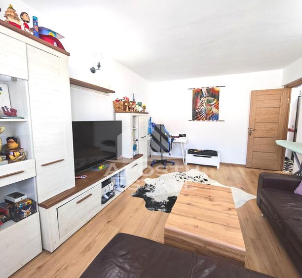 Apartament cu 3 camere decomandat în Lipovei