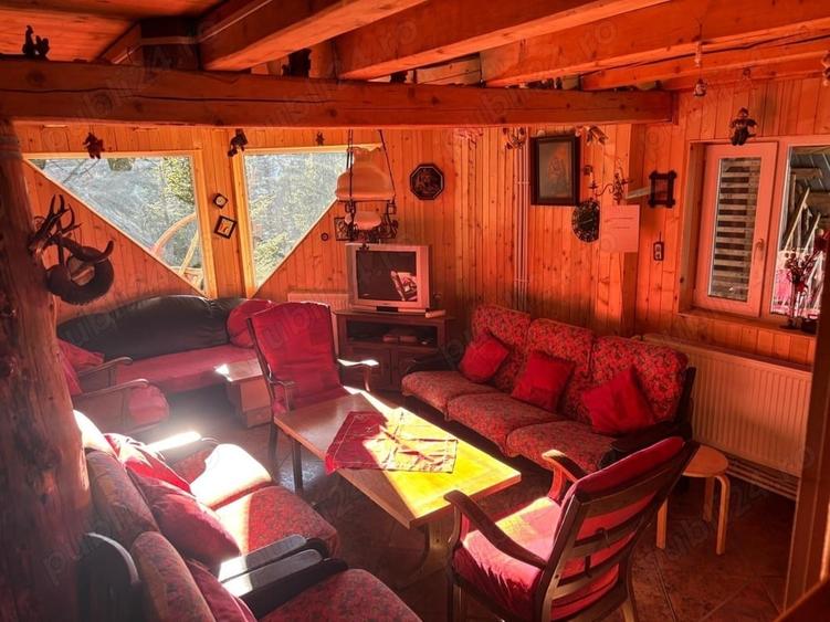 Casă cu 6 camere cu Teren 250 Mp în Central