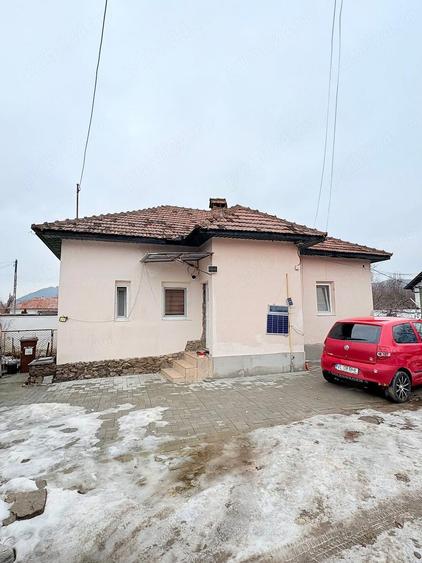 Casă cu 3 camere cu Teren 1700 Mp în Jiblea Veche