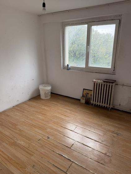 Apartament cu 4 camere decomandat în Pantelimon