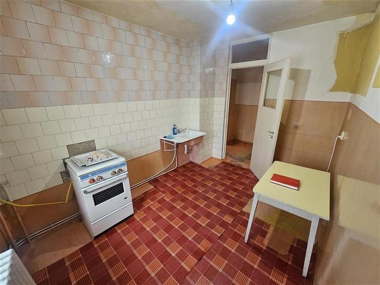 Apartament cu 2 camere decomandat în Micro IV