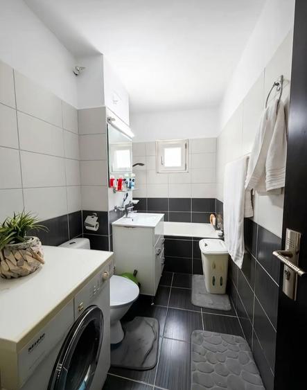 Apartament cu 3 camere decomandat în Exterior Vest