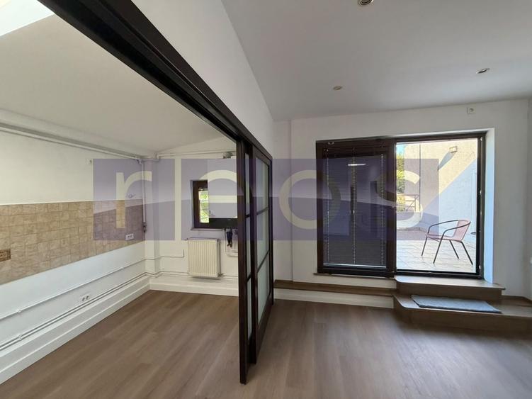 Apartament cu 5 camere decomandat în Kiseleff