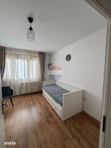 Apartament cu 3 camere decomandat în Gruia