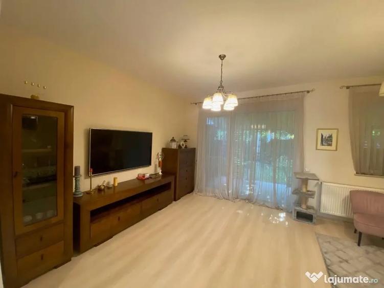 Casă cu 4 camere cu Teren 300 Mp în Central