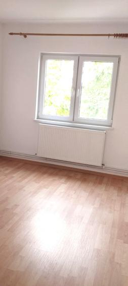 Apartament cu 3 camere decomandat în Sud
