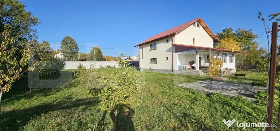 Casă cu 5 camere cu Teren 1300 Mp în Valea