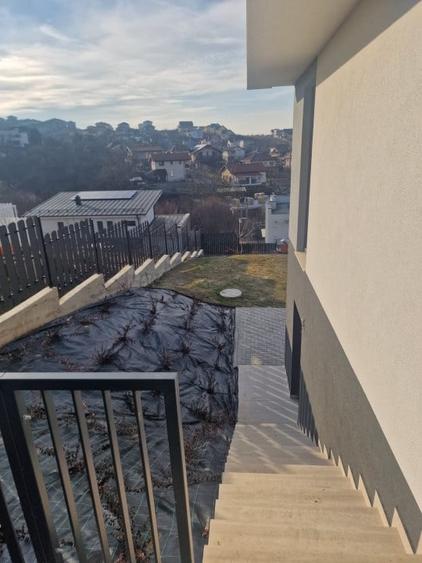 Duplex cu 5 camere cu Canalizare în Dezmir