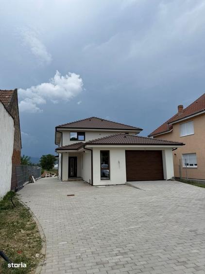 Casă cu 4 camere în Cetea