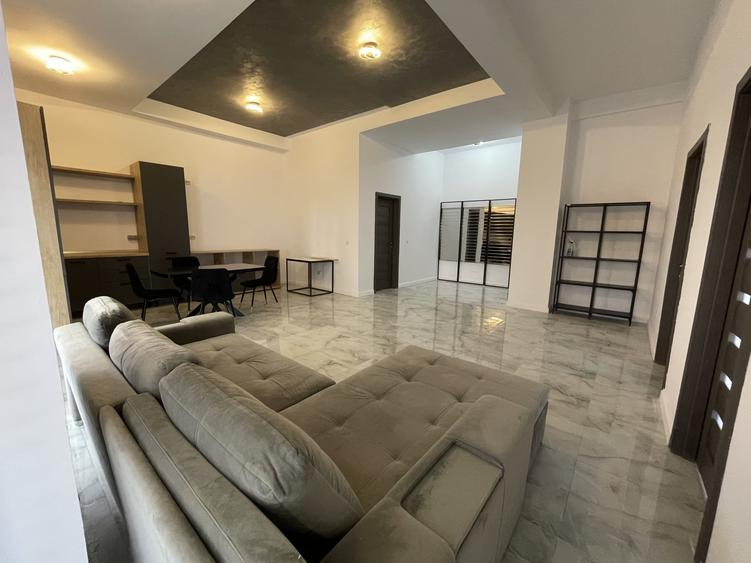 Apartament cu 3 camere semidecomandat, mobilat în Dâmbul Rotund
