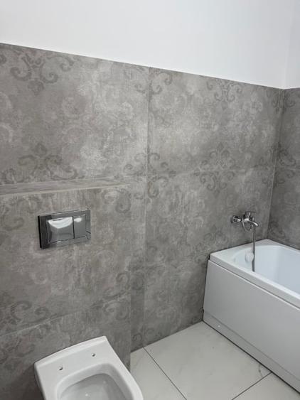 Casă individuală cu 4 camere cu Canalizare în Giroc