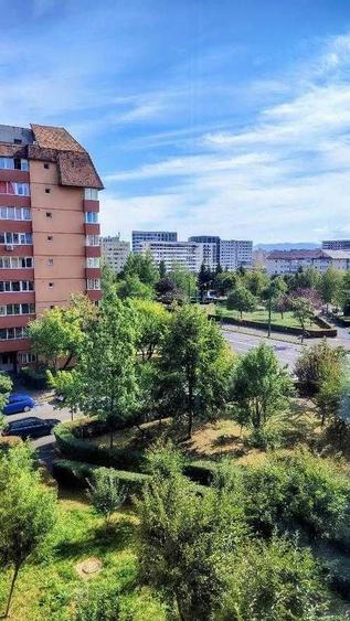 Apartament cu 3 camere decomandat în Răcădău