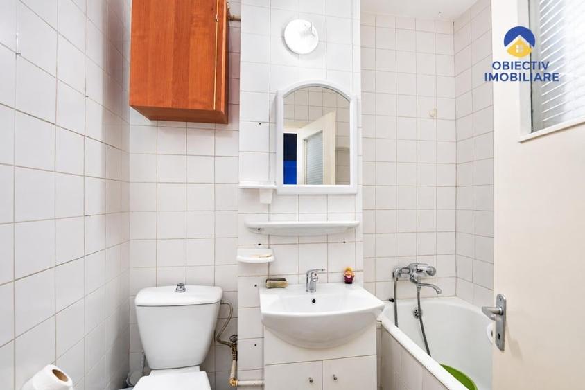 Apartament cu 3 camere semidecomandat, mobilat în Dărmănești