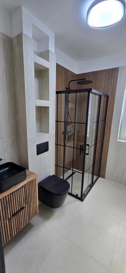 Casă cu 7 camere cu Teren 300 Mp în Central