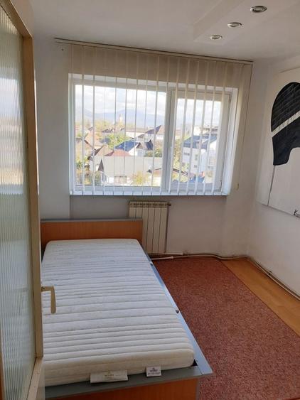 Apartament cu 4 camere decomandat în Exterior Vest