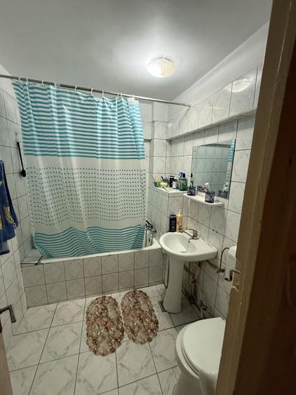 Apartament cu 4 camere decomandat în Rahova