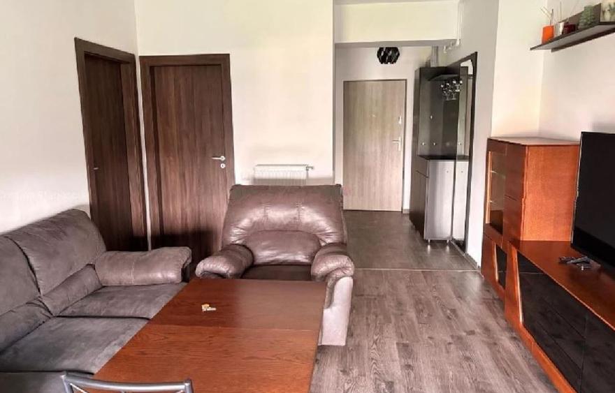 Apartament cu 2 camere semidecomandat, mobilat în Calea Călărașilor