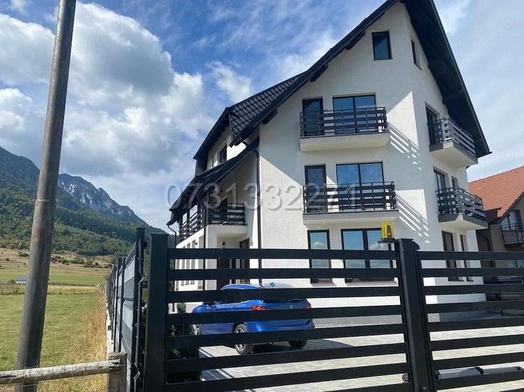 Casă cu 8 camere cu Teren 1200 Mp în Central