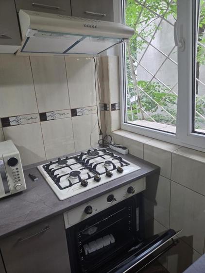 Apartament cu 3 camere semidecomandat în Capitale
