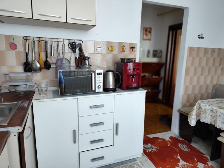Apartament cu 2 camere semidecomandat, mobilat în Central