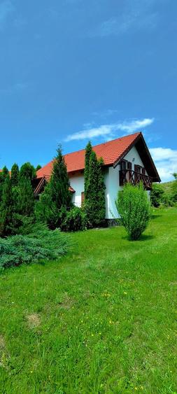Casă cu 4 camere cu Teren 1000 Mp în Câmpu Cetății