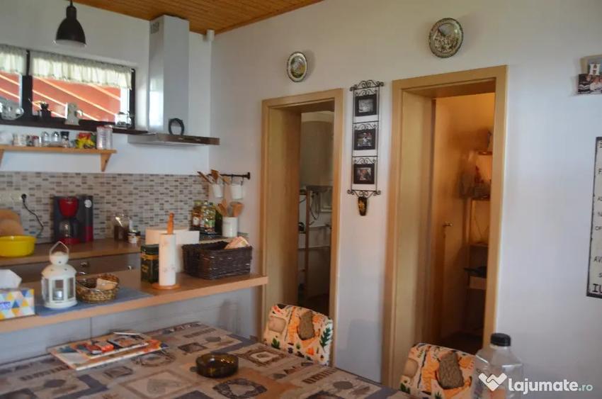 Casă cu 5 camere cu Teren 3420 Mp în Valea Călugărească