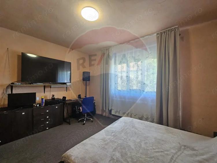 Casă cu 4 camere cu Teren 1371 Mp în Crivina