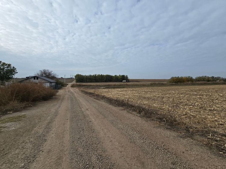 Teren agricol extravilan de 32570 mp, în Vânători