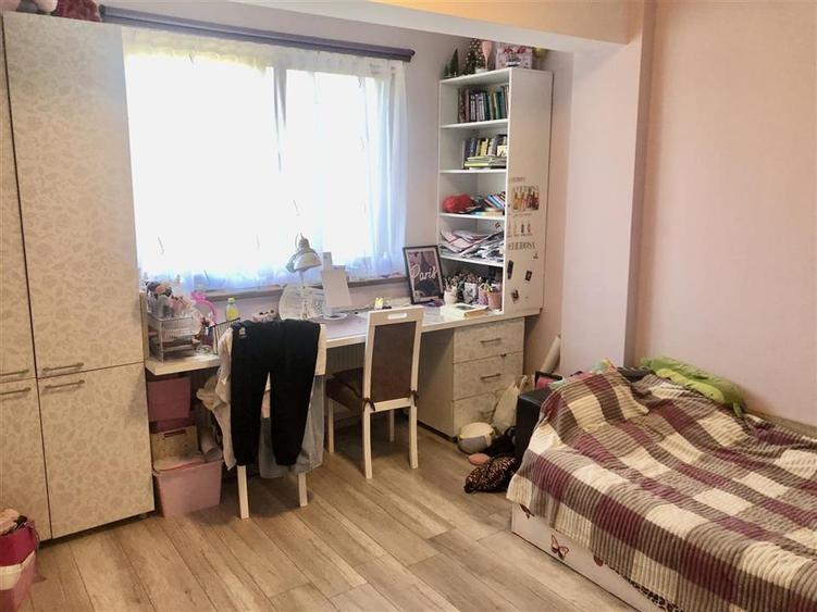 Apartament cu 3 camere decomandat în Tractorul