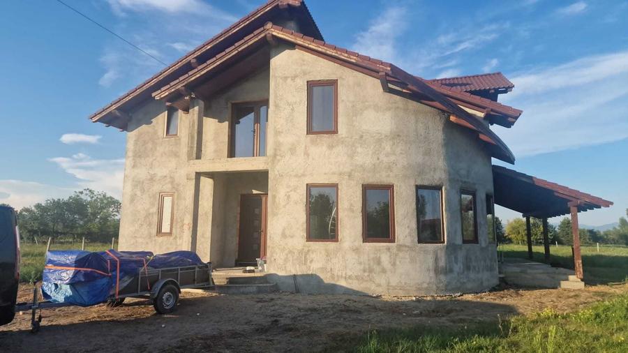 Casă cu 3 camere în Colțirea