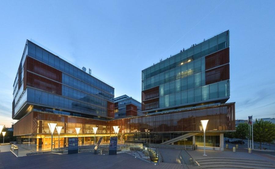 Birou, de 43,500 mp, în Central