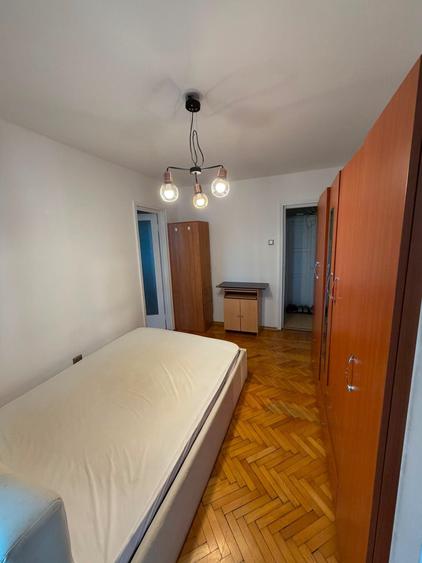 Apartament cu 3 camere semidecomandat în Ștefan cel Mare