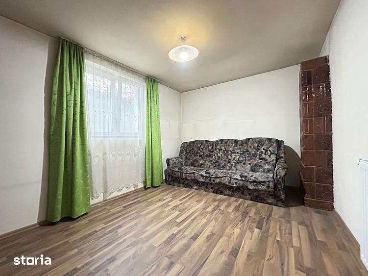 Casă cu 9 camere cu Canalizare în Central