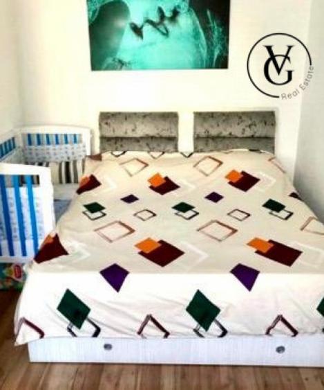 Apartament cu 3 camere semidecomandat, mobilat în Tomis Nord