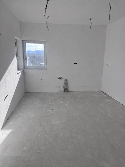 Casă cu 4 camere cu Teren 600 Mp în Central