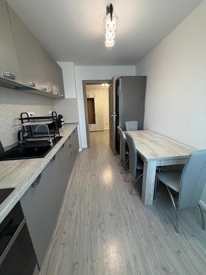 Apartament cu 3 camere decomandat în Împăratul Traian