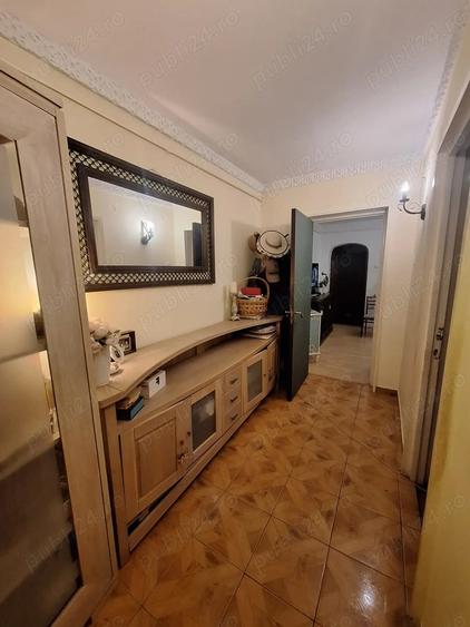 Apartament cu 4 camere semidecomandat în Tomis Nord
