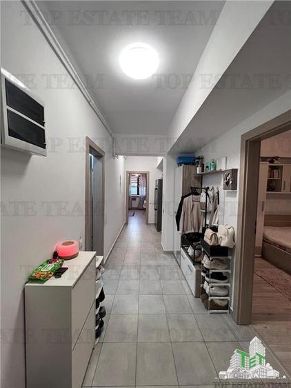 Apartament cu 3 camere decomandat, mobilat în Central