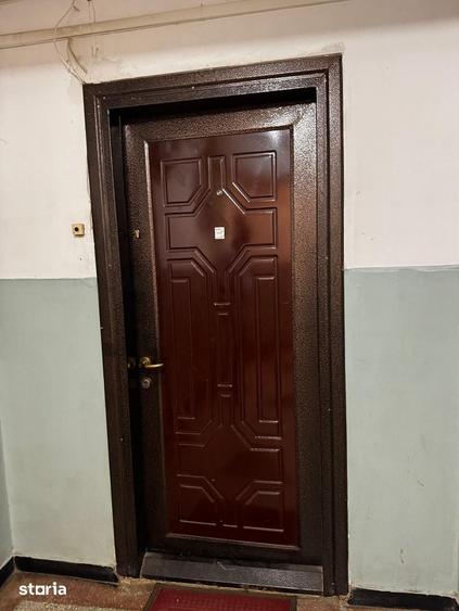Apartament cu 3 camere decomandat în Podu Roș