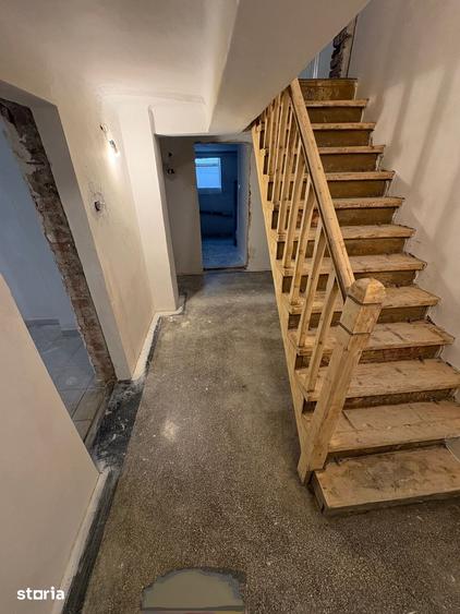 Casă cu 8 camere cu Teren 233 Mp în Decebal